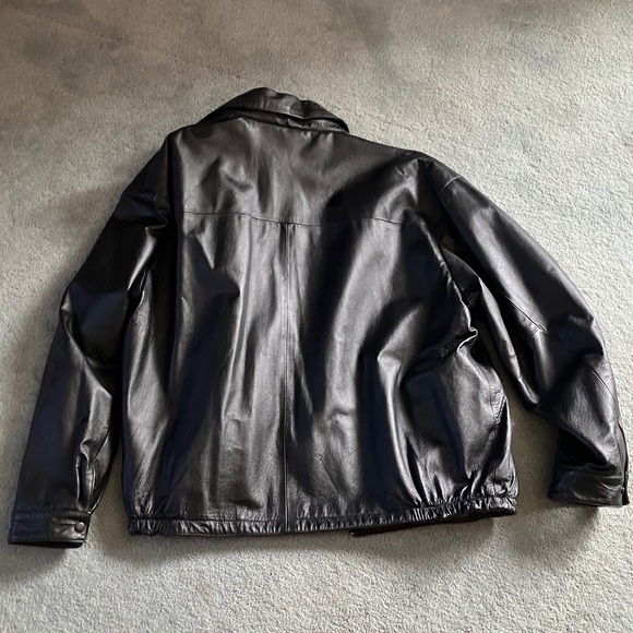 Men's Sleek Black Leather Bomber Jacket - Picture 8 of 13